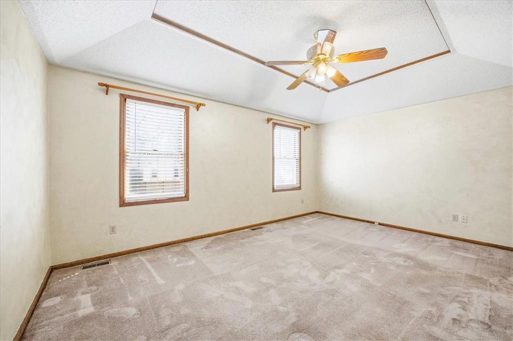 1104 Southeast 7th Street Lee's Summit, MO 64063 - Photo 11 of 35