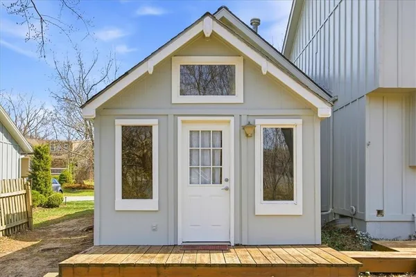 $365,000 | 1104 Southeast 7th Street, Lee's Summit, MO 64063