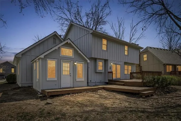 $365,000 | 1104 Southeast 7th Street, Lee's Summit, MO 64063