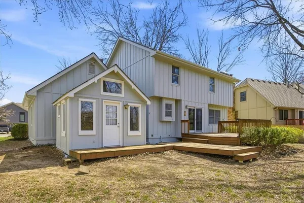 $365,000 | 1104 Southeast 7th Street, Lee's Summit, MO 64063