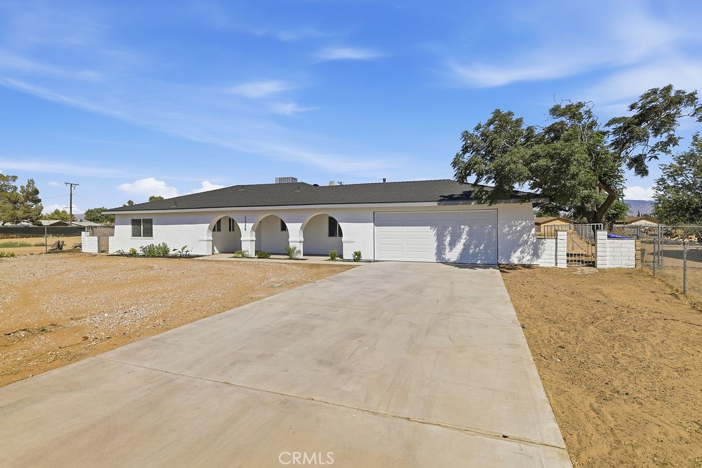 13229 Algonquin Road Apple Valley, CA 92308 - Photo 2 of 35