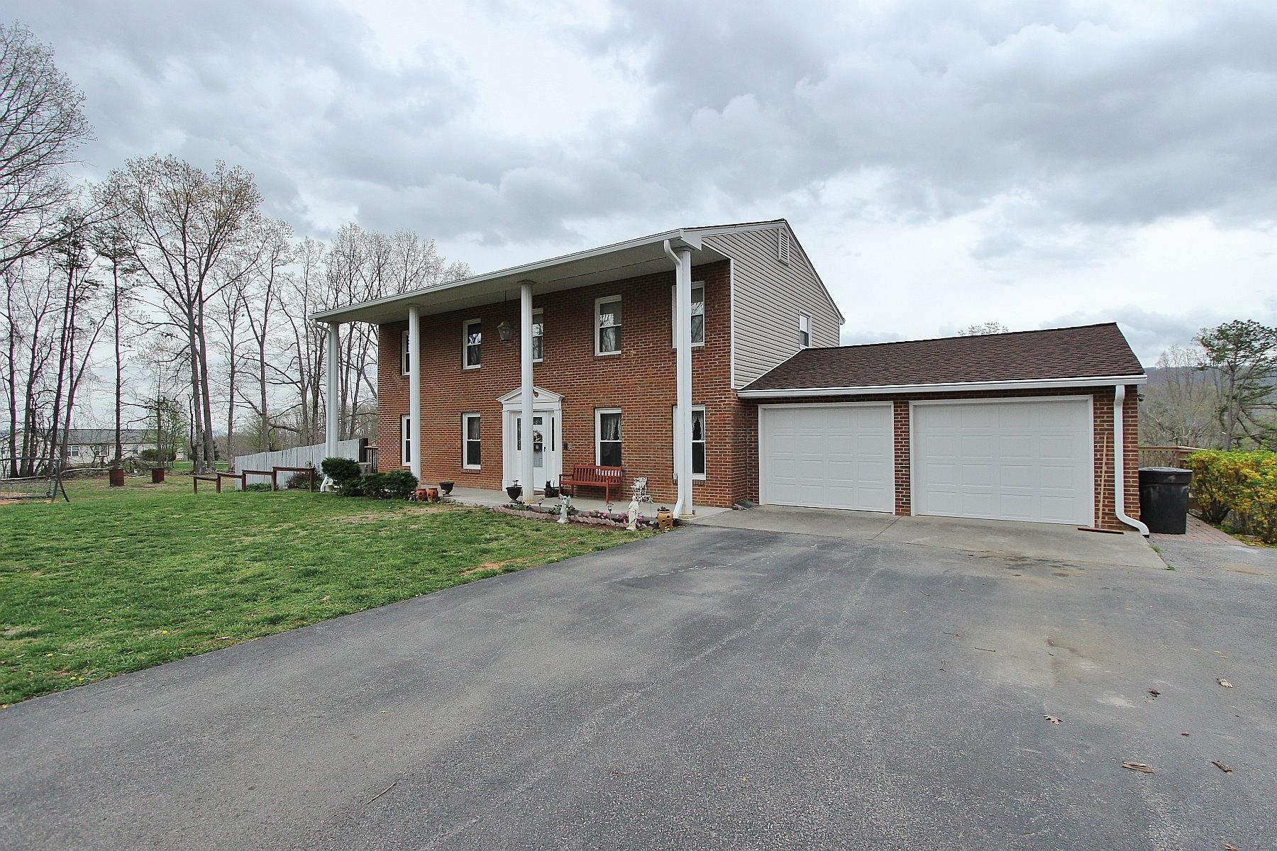 5208 Lewis Road Roanoke, VA 24014 - Photo 4 of 77 3