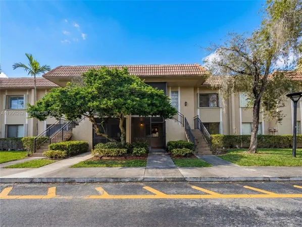 $303,900 | 310 Lakeview Drive, Unit 105, Weston, FL 33326