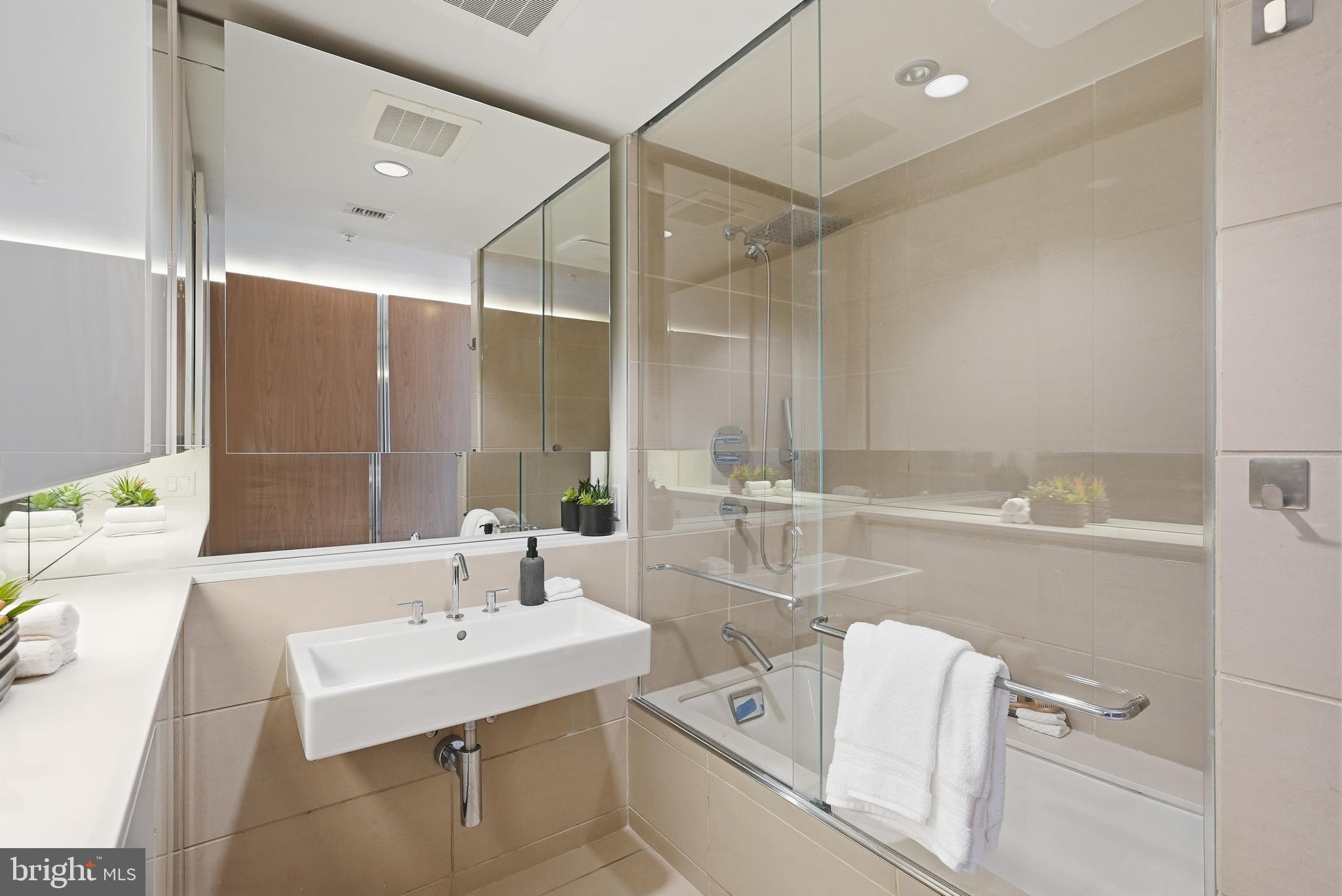 925 H Street Northwest, Unit 904 Washington, DC 20001 - Photo 31 of 50