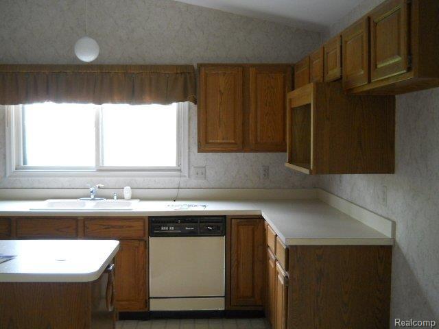 1959 Grace Avenue Rochester, MI 48309 - Photo 7 of 17 DSCN9064.JPG