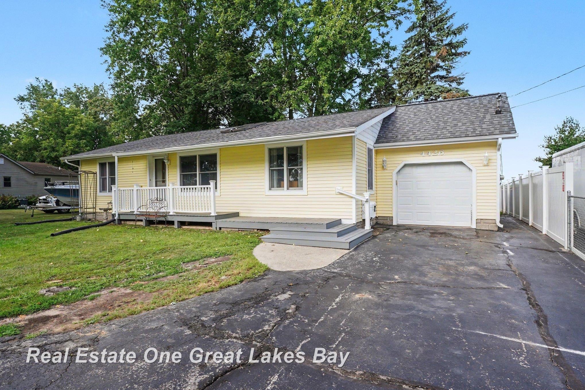 4426 9 Mile Road Auburn, MI 48611 - Photo 2 of 37 Gallery Image 2