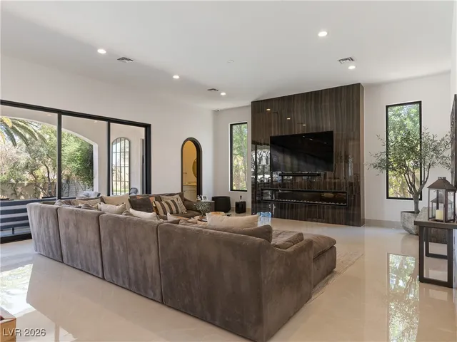 $12,000 | 190 Inveraray Court, Henderson, NV 89074