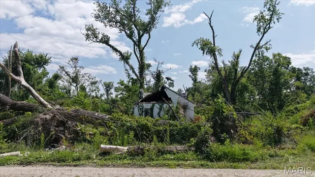 $229,000 | 3370 Suncrest Drive, Florissant, MO 63033