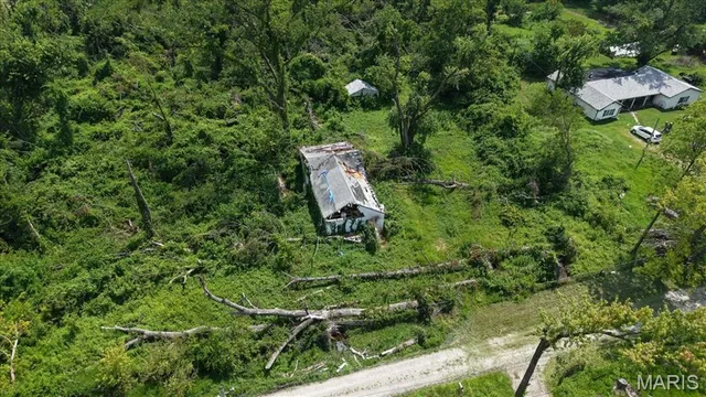 $229,000 | 3370 Suncrest Drive, Florissant, MO 63033