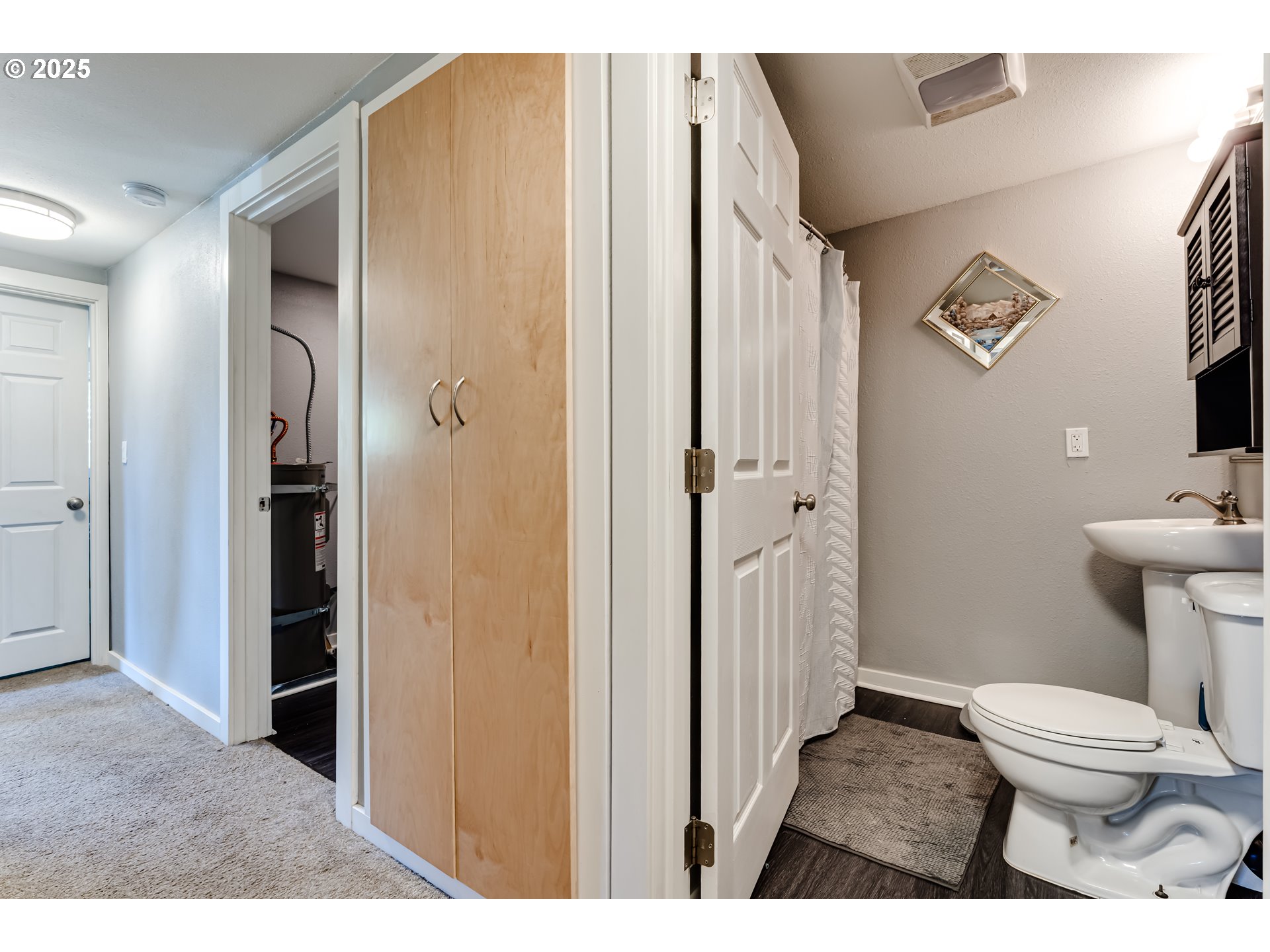 320 26th Street Springfield, OR 97477 - Photo 11 of 24 a bathroom with a toilet sink and shower