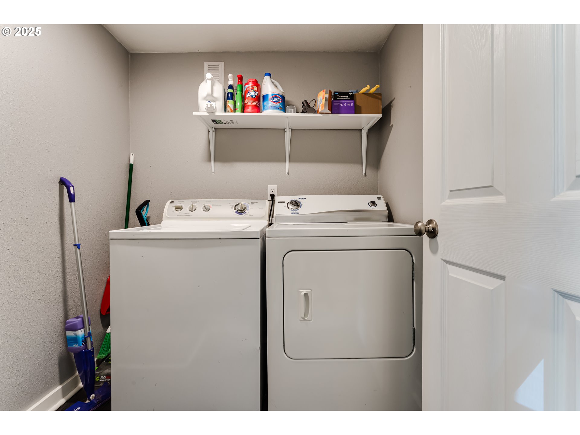 320 26th Street Springfield, OR 97477 - Photo 12 of 24 a utility room with dryer washer and closet