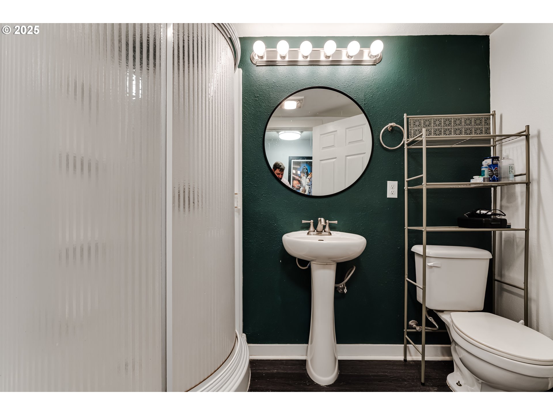 320 26th Street Springfield, OR 97477 - Photo 17 of 24 a bathroom with a toilet and a sink
