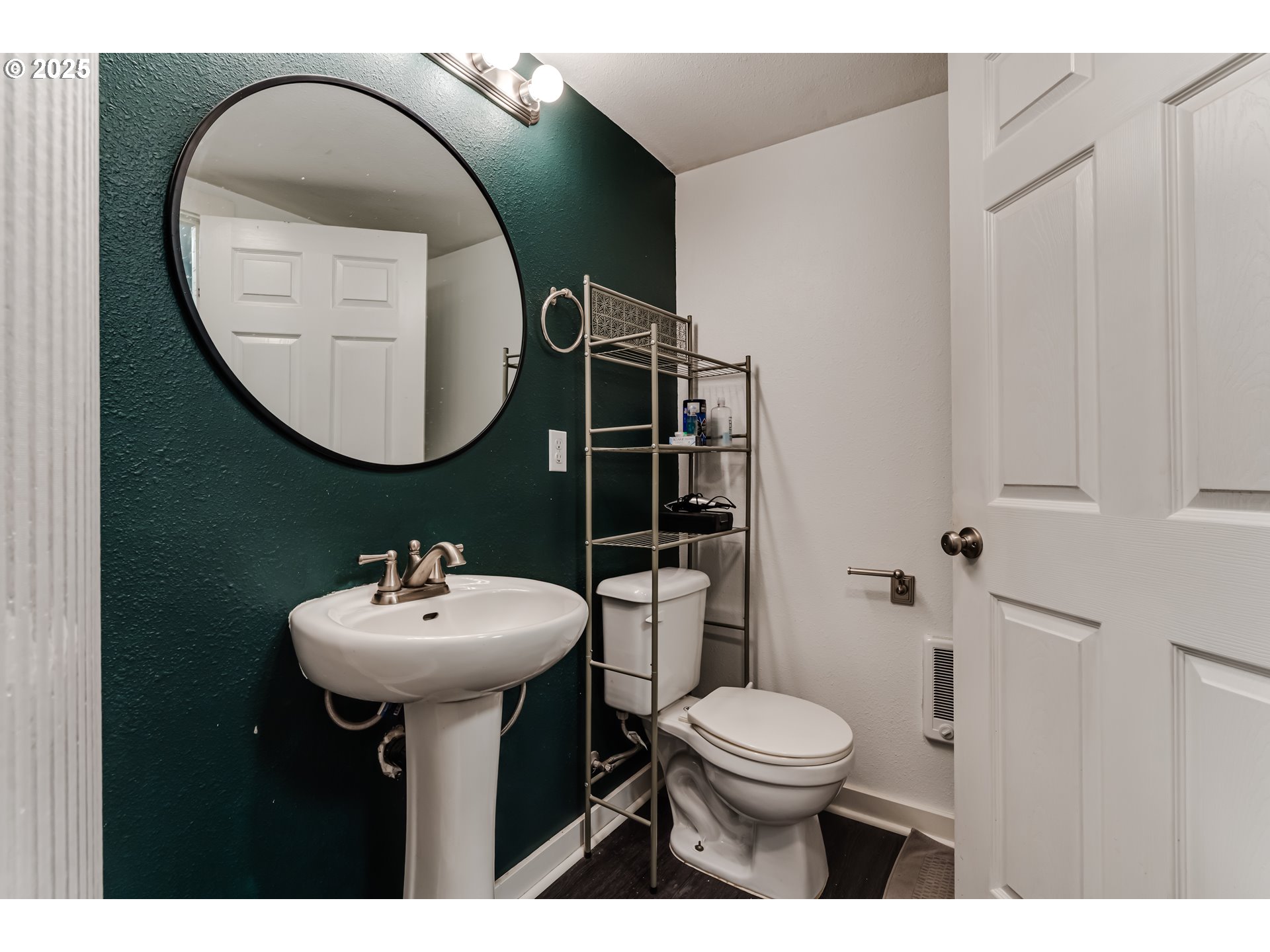 320 26th Street Springfield, OR 97477 - Photo 18 of 24 a bathroom with a sink and mirror