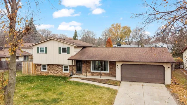$314,900 | 2607 Vicki Lane, Green Bay, WI 54311