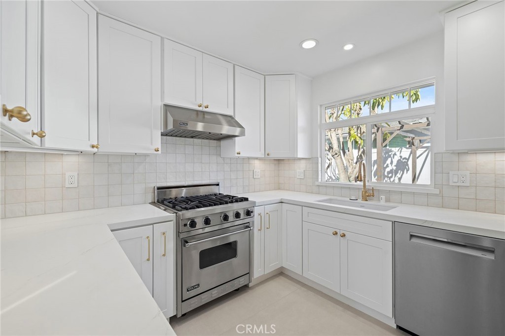 625 Beachcomber Drive Seal Beach, CA 90740 - Photo 16 of 39