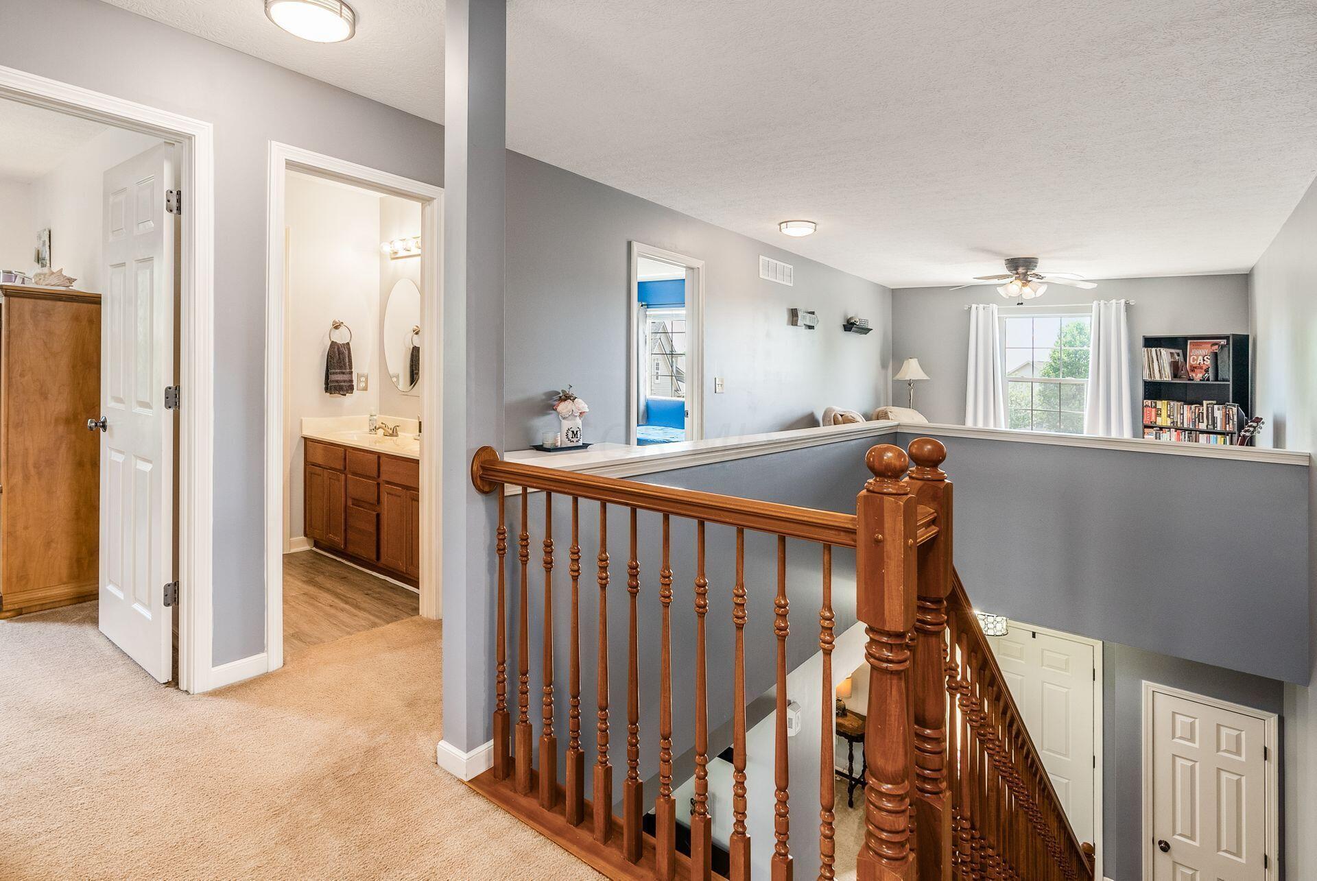 8712 Riverside Place Canal Winchester, OH 43110 - Photo 29 of 52 Upper Level Hallway & Loft
