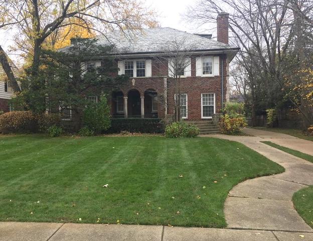 240 Raleigh Road Kenilworth, IL 60043 - Photo 8 of 9 a front view of a house with garden