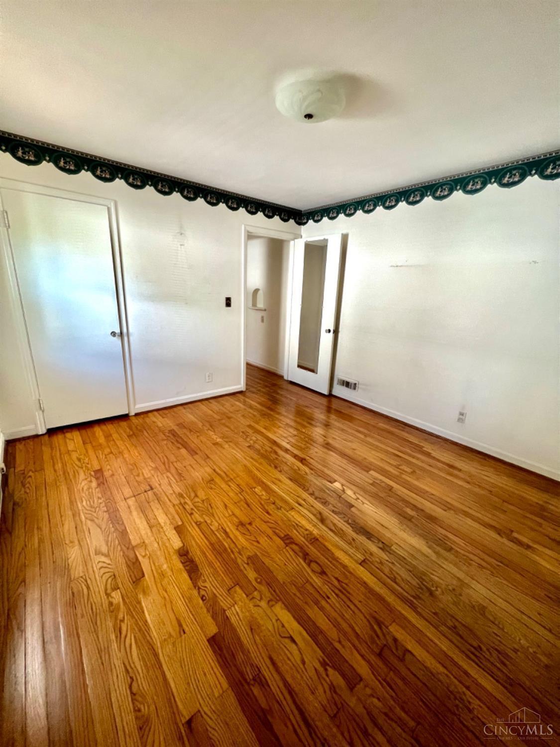 23 Ridgeway Road Cincinnati, OH 45216 - Photo 16 of 33