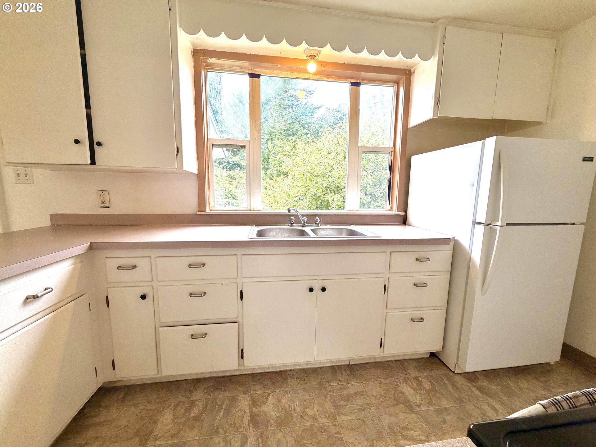 354 Radar Road Coos Bay, OR 97420 - Photo 7 of 23