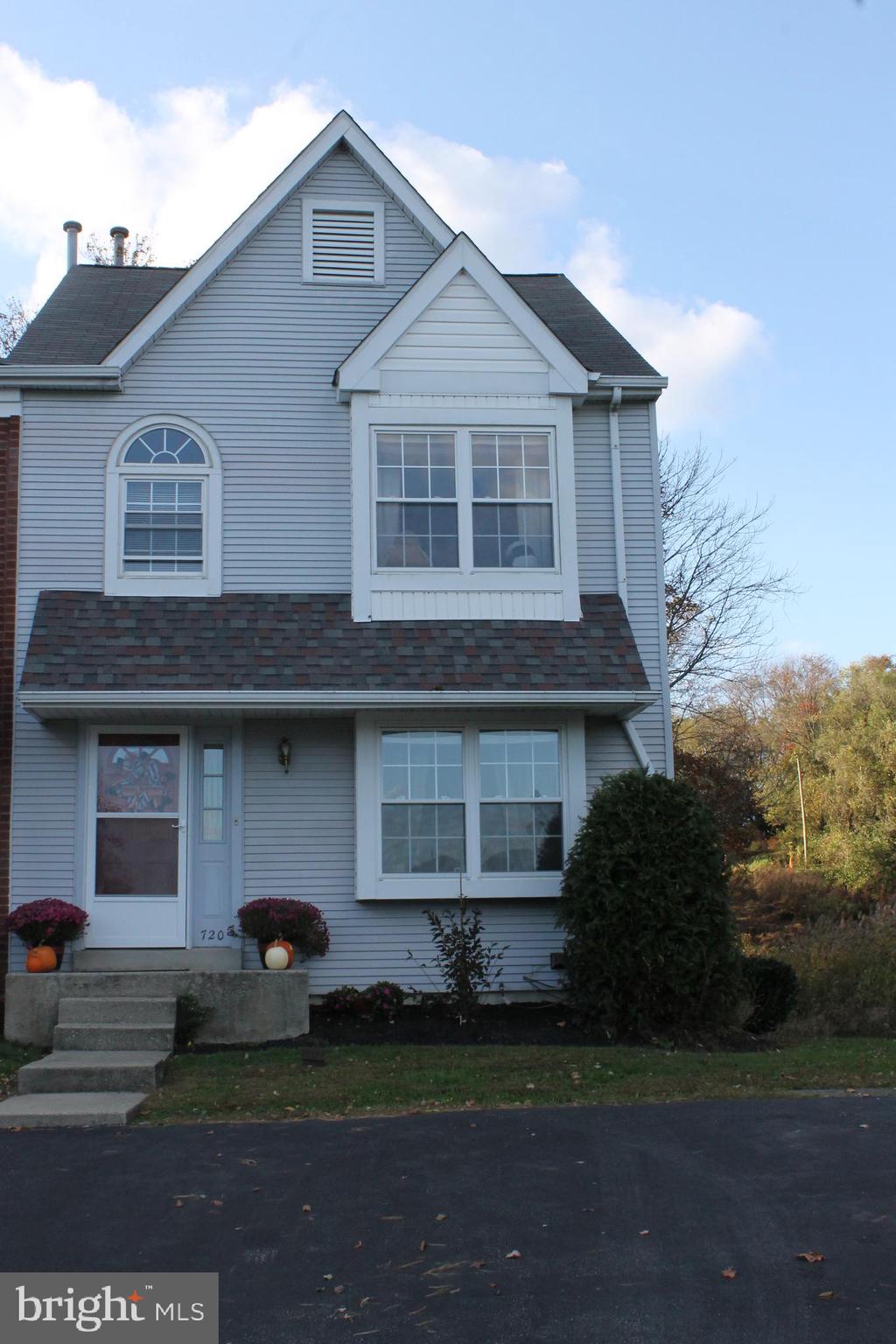 720 Ricks Circle Brookhaven, PA 19015 - Photo 2 of 21 Gallery Image 2