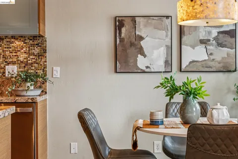 $399,000 | 3 Captain Drive, Unit D406, Emeryville, CA 94608