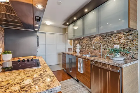 $399,000 | 3 Captain Drive, Unit D406, Emeryville, CA 94608