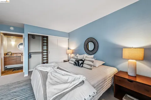 $399,000 | 3 Captain Drive, Unit D406, Emeryville, CA 94608