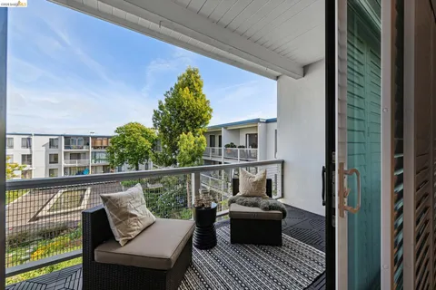 $399,000 | 3 Captain Drive, Unit D406, Emeryville, CA 94608