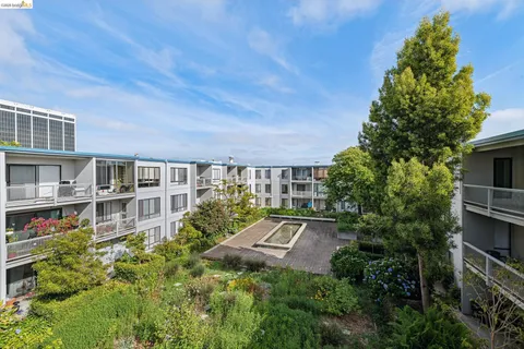 $399,000 | 3 Captain Drive, Unit D406, Emeryville, CA 94608