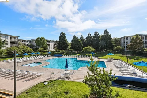 $399,000 | 3 Captain Drive, Unit D406, Emeryville, CA 94608