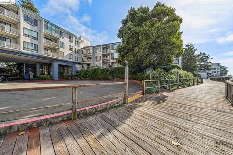 $399,000 | 3 Captain Drive, Unit D406, Emeryville, CA 94608
