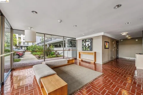 $399,000 | 3 Captain Drive, Unit D406, Emeryville, CA 94608