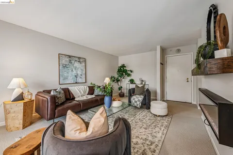 $399,000 | 3 Captain Drive, Unit D406, Emeryville, CA 94608