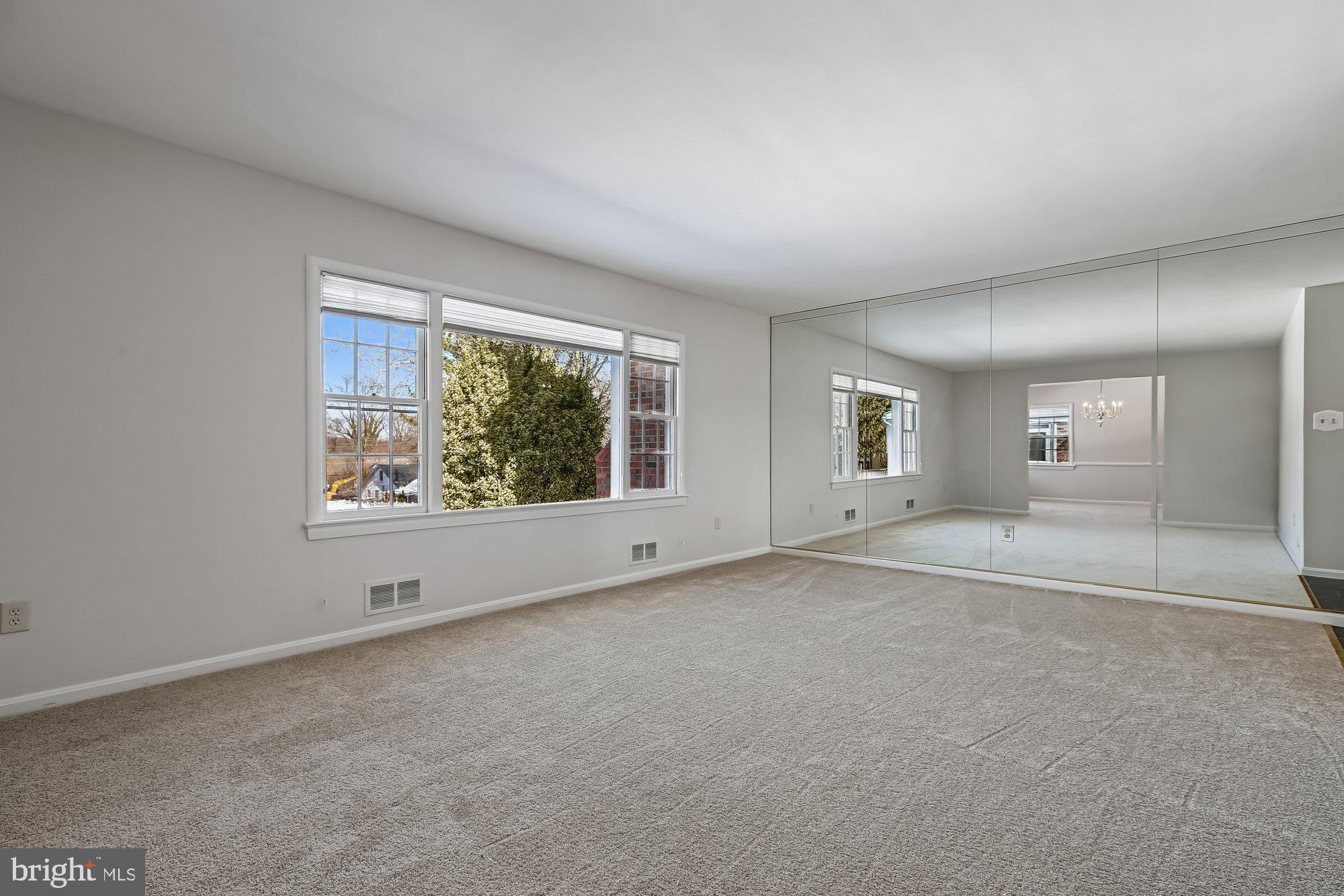 606 Winhall Way Silver Spring, MD 20904 - Photo 25 of 77 Living Room