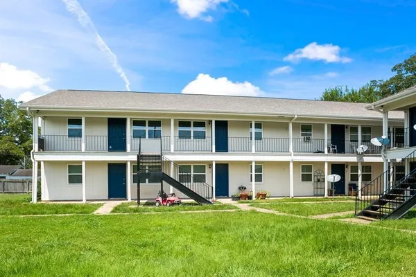 $800 | 200 Hill Street, Unit 12, Sealy, TX 77474