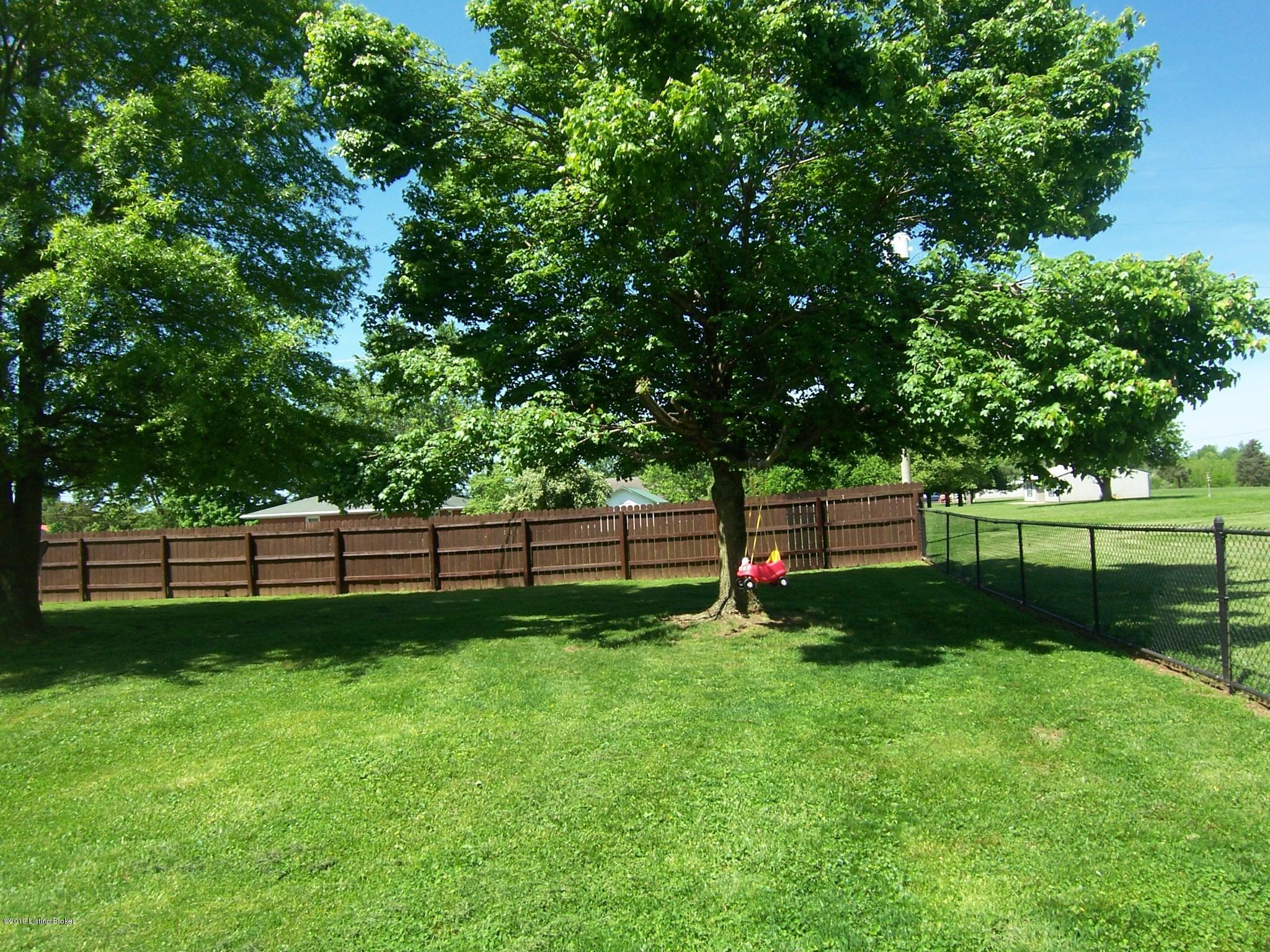 5874 Springfield Road Bardstown, KY 40004 - Photo 37 of 44 Fence dyard