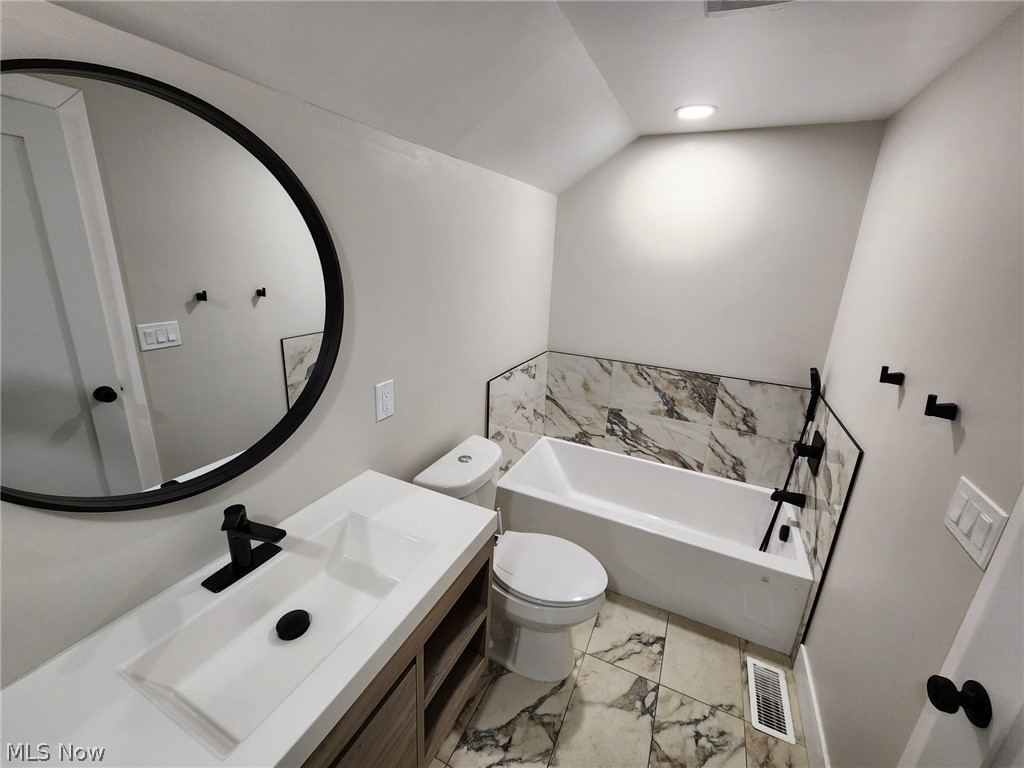 2536 Claver Road University Heights, OH 44118 - Photo 18 of 21 Ensuite Primary Bathroom
