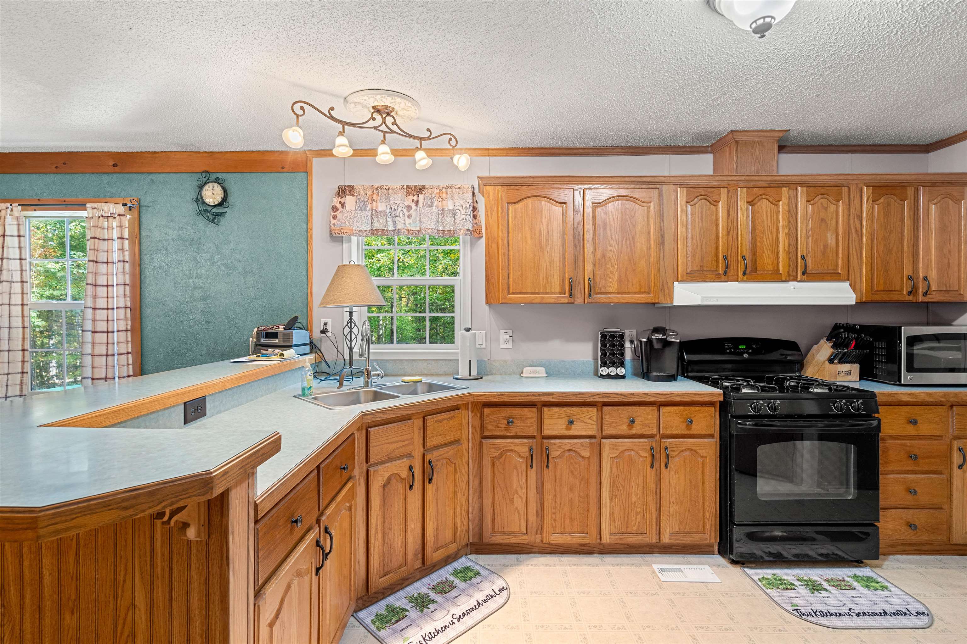 23 Bog Road Hillsborough, NH 03244 - Photo 5 of 40 Gallery Image 5
