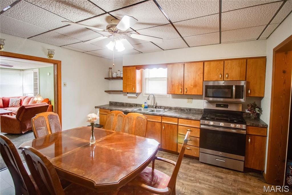 701 East Chestnut Street Gillespie, IL 62033 - Photo 8 of 41