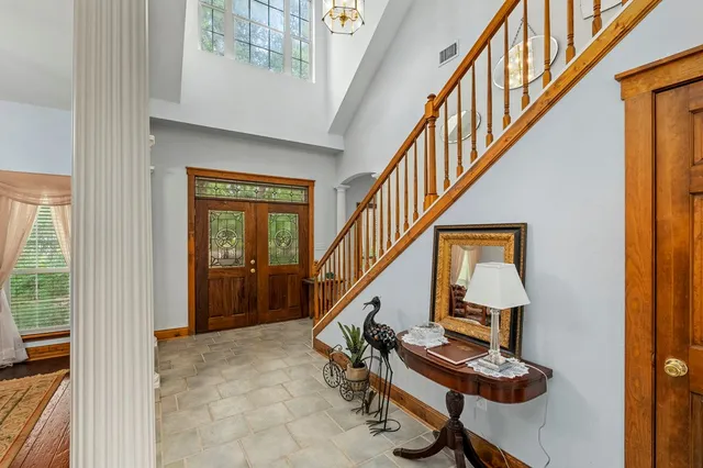 a view of entryway with a front door