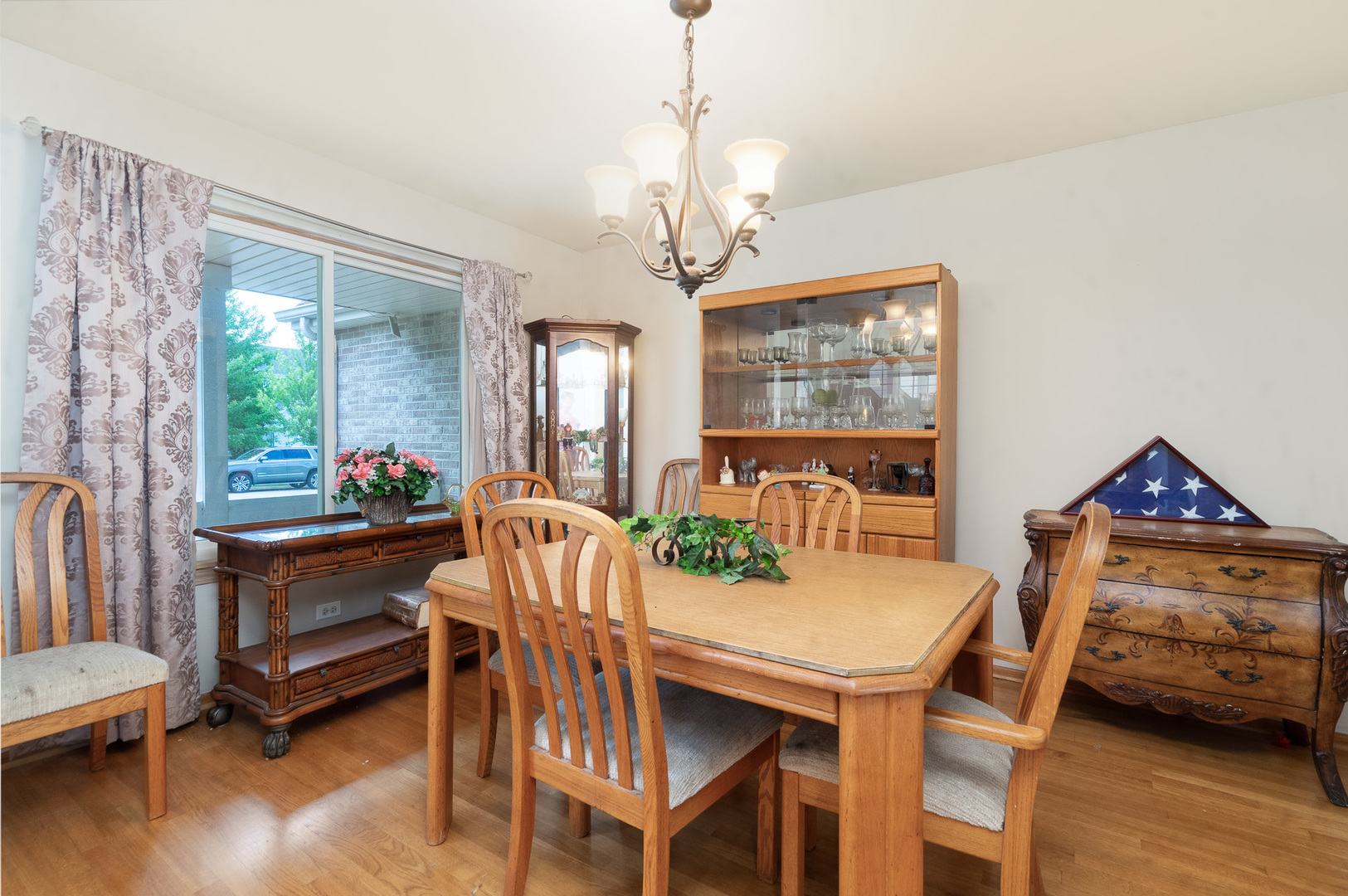 2104 Olde Mill Road Plainfield, IL 60586 - Photo 5 of 23 a dining room with furniture window and wooden floor