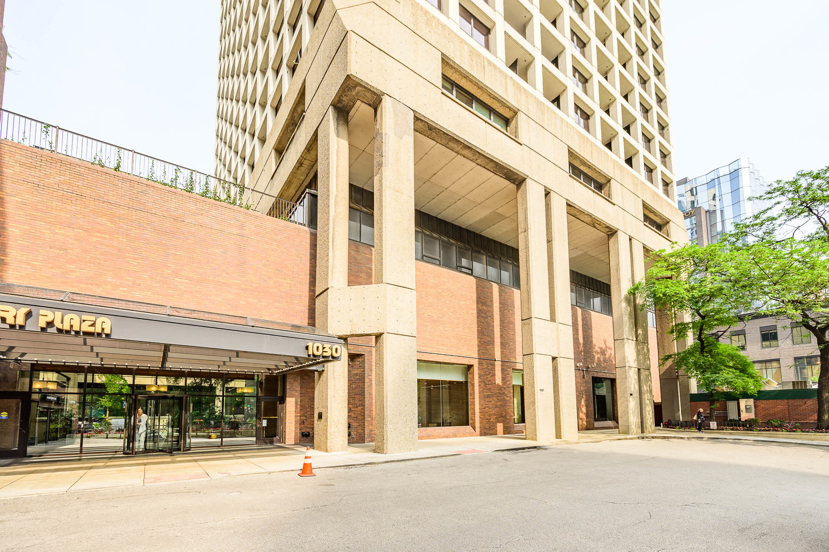 1030 North State Street, Unit 29M Chicago, IL 60610 - Photo 2 of 11 front view of a building