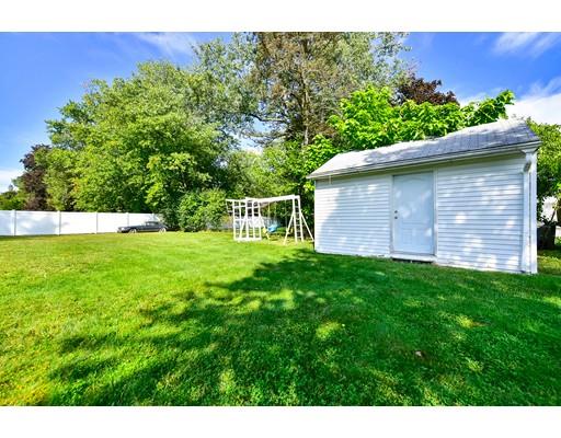 162 Mallowhill Road Springfield, MA 01129 - Photo 28 of 34 a backyard of a house with lots of green space
