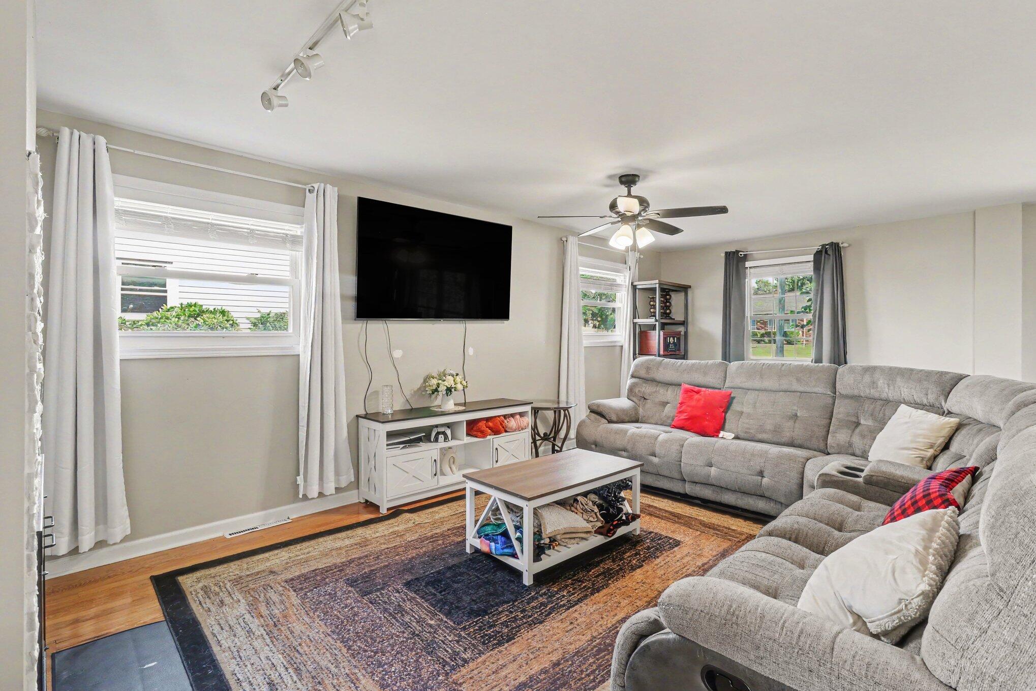 6672 Frontier Road Independence, KY 41051 - Photo 6 of 25 Living Area