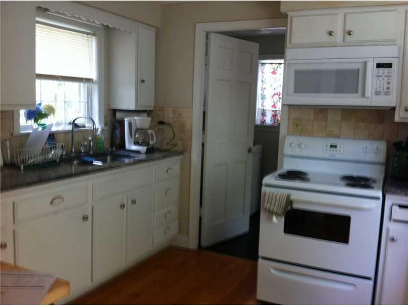 178 Port Road Kennebunk, ME 04043 - Photo 2 of 7 Kitchen.