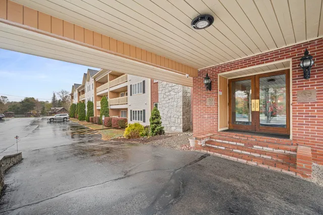 $499,999 | 227 Main Street, Unit 305, Lincoln, NH 03251