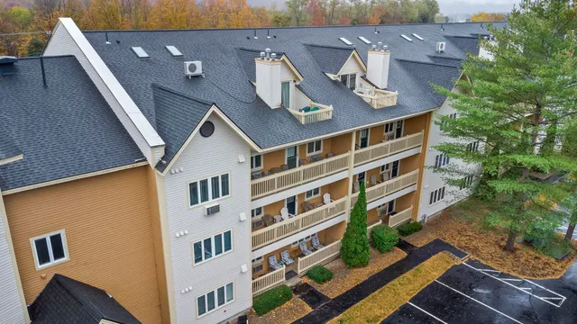 $499,999 | 227 Main Street, Unit 305, Lincoln, NH 03251