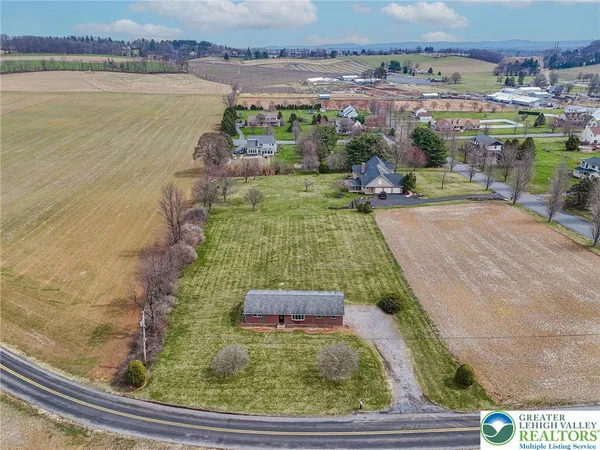 $2,795 | 10108 Dietrich Road, Breinigsville, PA 18031