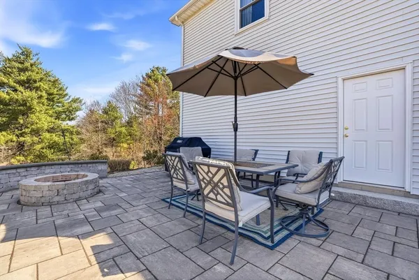 $765,000 | 1 South Street, Upton, MA 01568