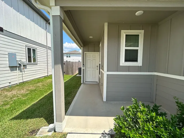 a view of a porch of the house